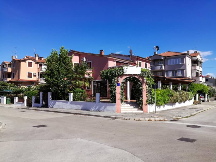 Apartment Sandra — building