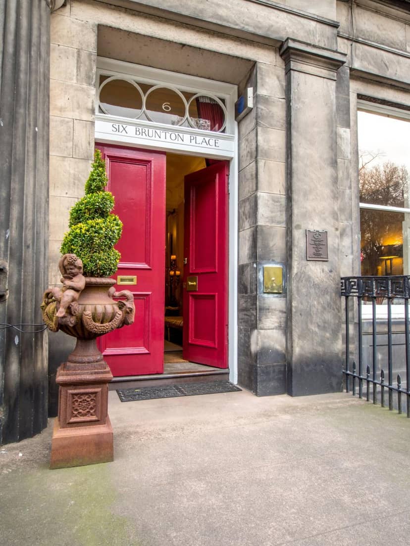 Six Brunton Place Guest House — building