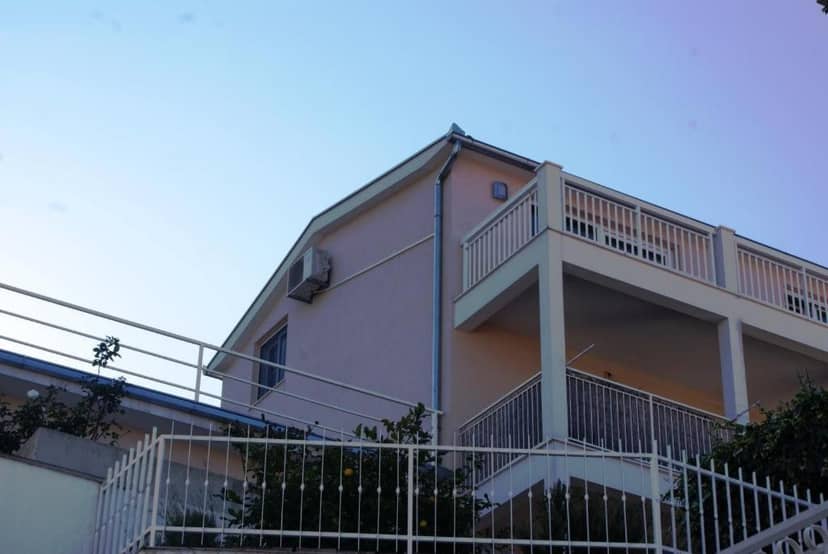 Apartments Nena - Trogir — building