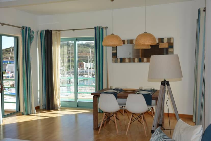 Beautiful Apartment In Albufeira Marina — dining