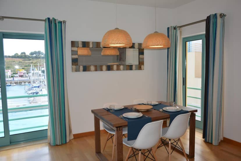 Beautiful Apartment In Albufeira Marina — dining