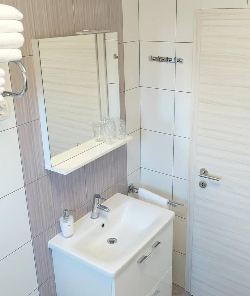 Cornial — bathroom