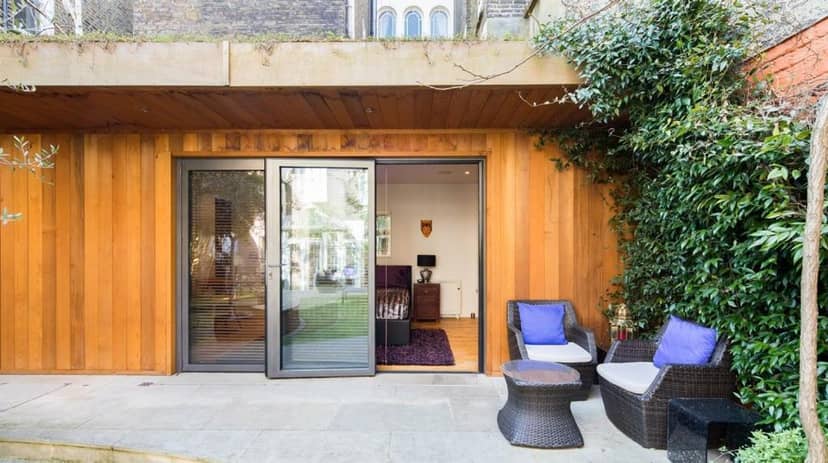 Romantic Bungalow in Notting Hill — balance & terrace