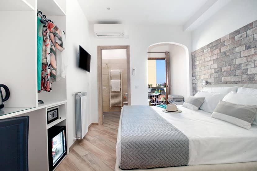 Viria B&B Sorrento — hotel room