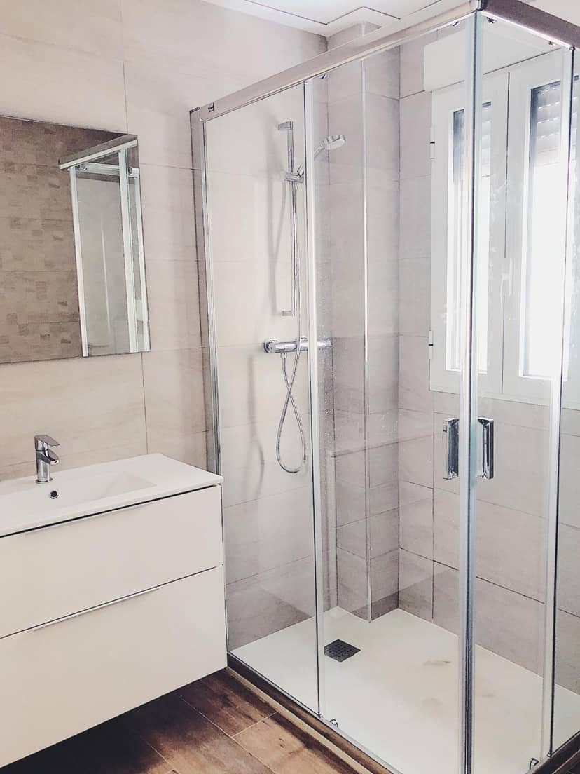 Apartamentos La Gloria — bathroom