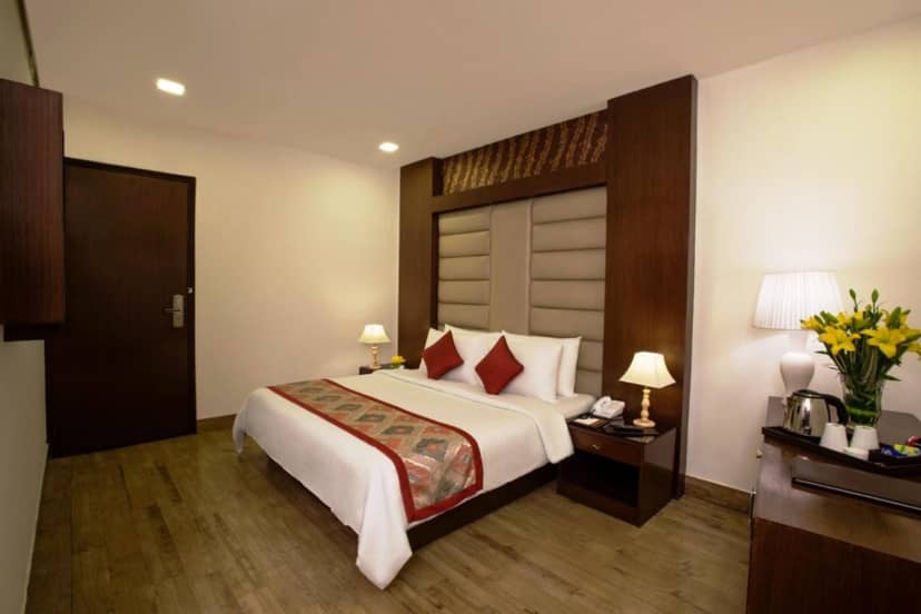 Taurus Sarovar Portico