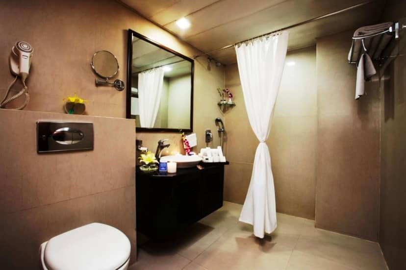 Taurus Sarovar Portico