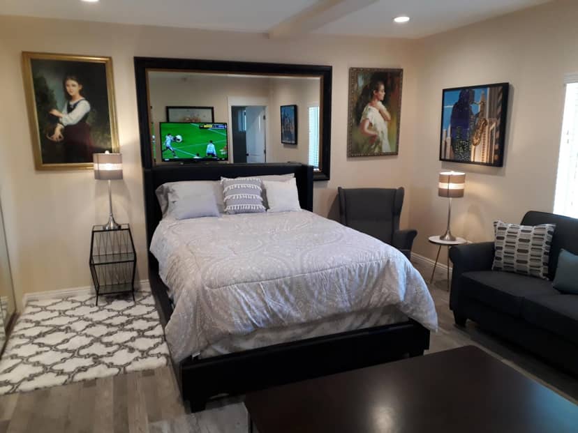 Comfortable Luxury Studio — hotel room