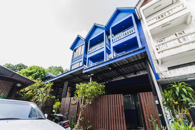 Chez Pom — building