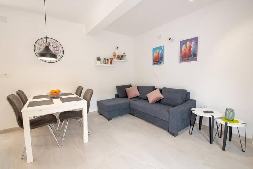 Casa ol'Bol - Modern Apartment with Seaview and Private Large Backyard — lounge