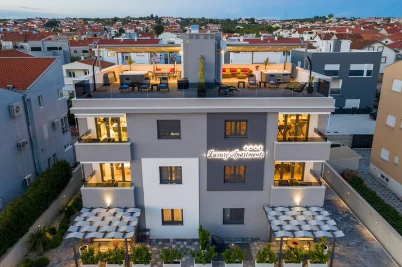 Luxury Majpruz Suites — building