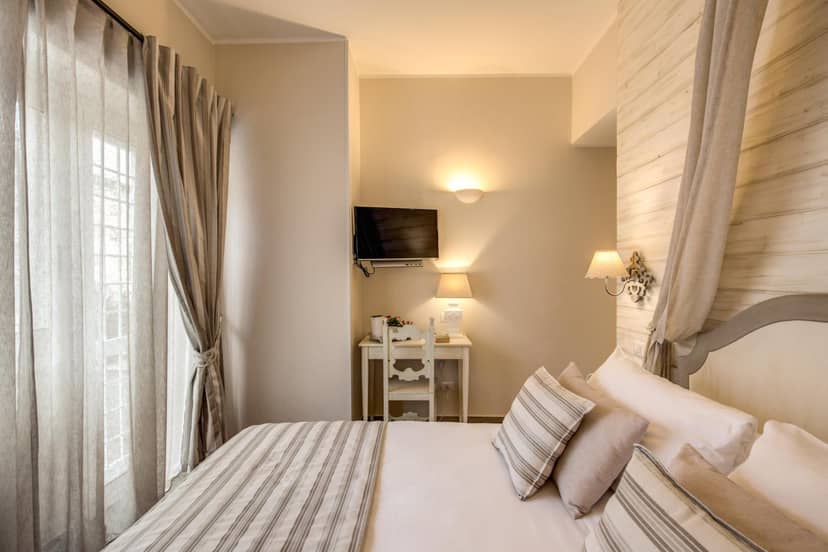 Casa Tua Vaticano Guest House — hotel room