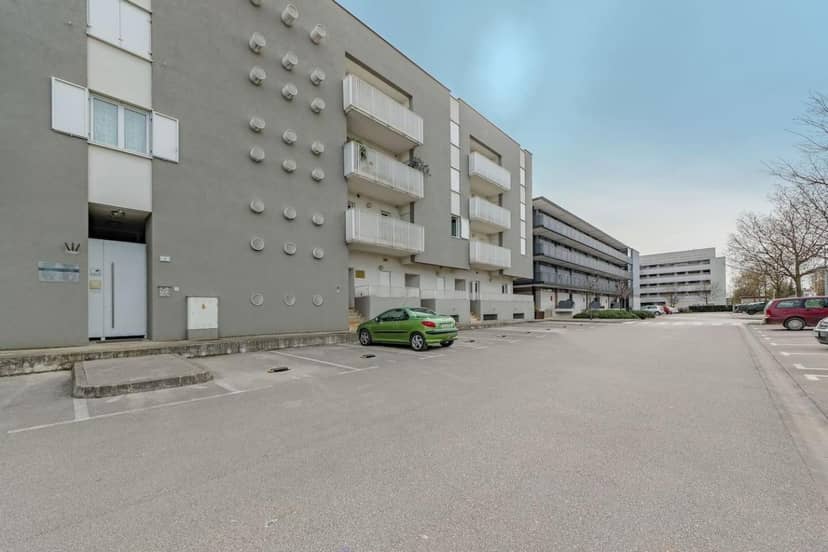 Rovinj Turquoise Studio Apartment — parking