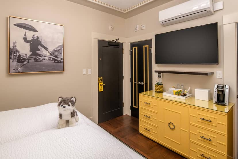 Staypineapple, An Elegant Hotel, Union Square — hotel room