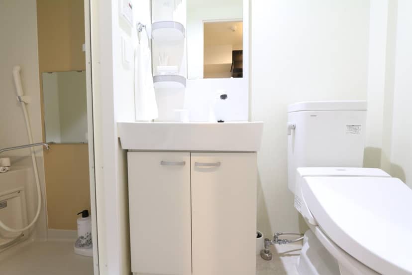 Elizabeth Garden Shinsaibashi — bathroom