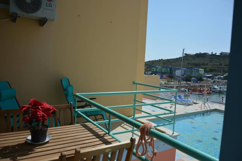 Beautiful Apartment In Albufeira Marina — balance & terrace
