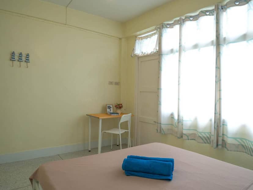 Chan Cha La 99 Hostel — hotel room