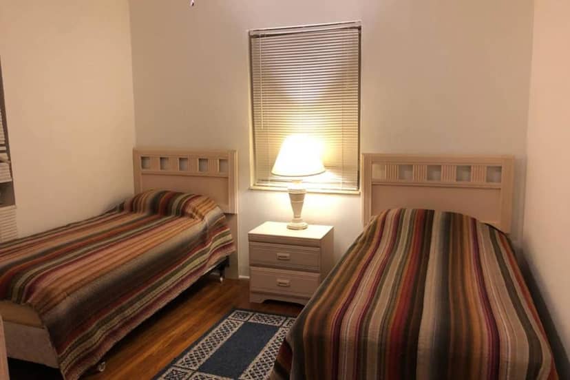 Beautiful Quiet Neighborhood — hotel room