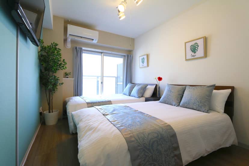 Elizabeth Garden Shinsaibashi — hotel room