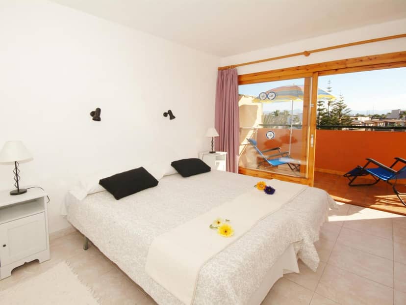 Apartamento Arcoiris, con piscina y junto a playa de Alcudia — hotel room