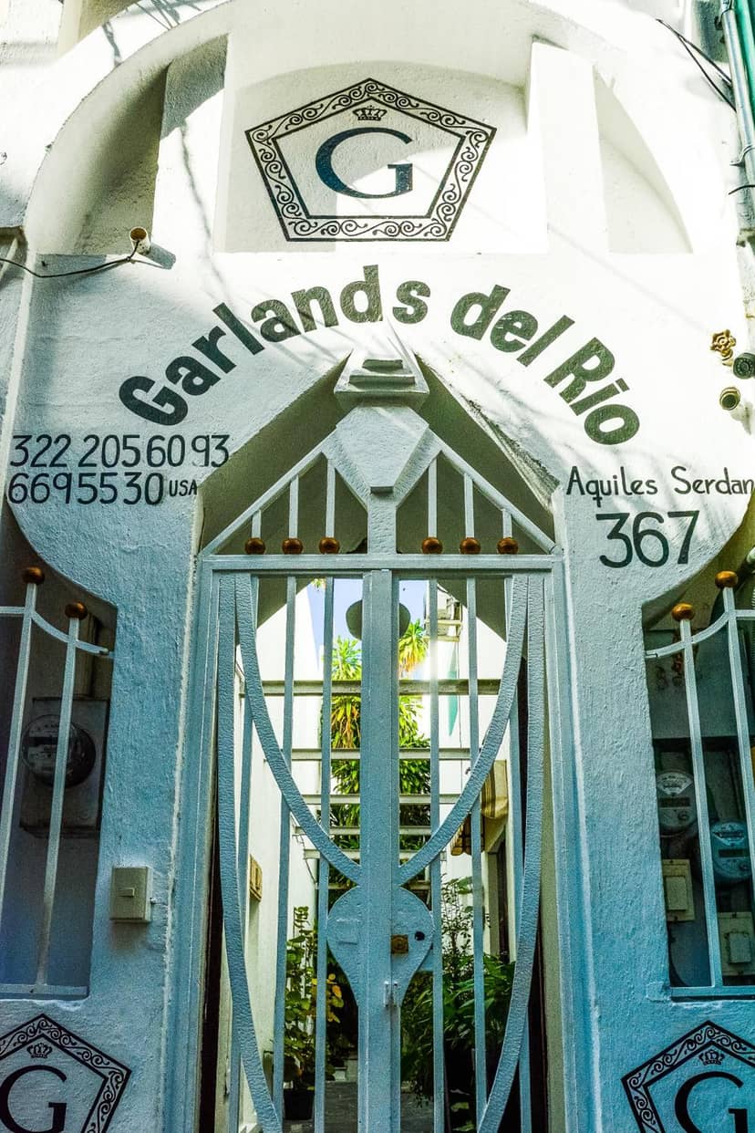 Garlands Del Rio Riverside Boutique Hotel — building
