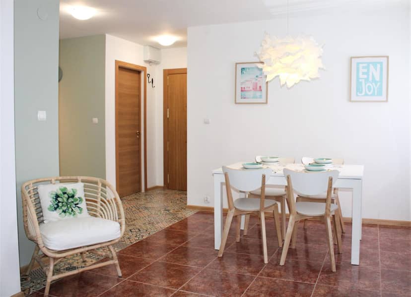 Miralmar Apartamento — dining
