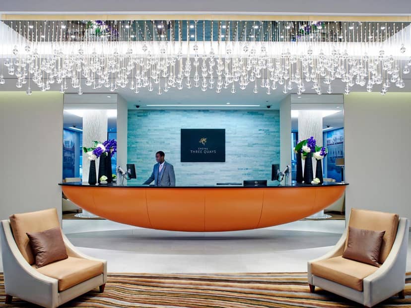 Cheval Three Quays at The Tower of London — recepcion & lobby