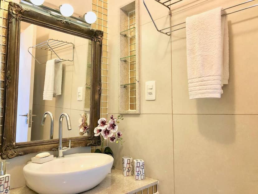 ImoWeMo - Maracanã Ap 52m². 2 Quartos com Garagem — bathroom