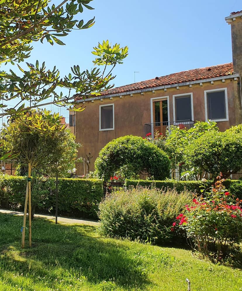 Angela di Venezia House — building