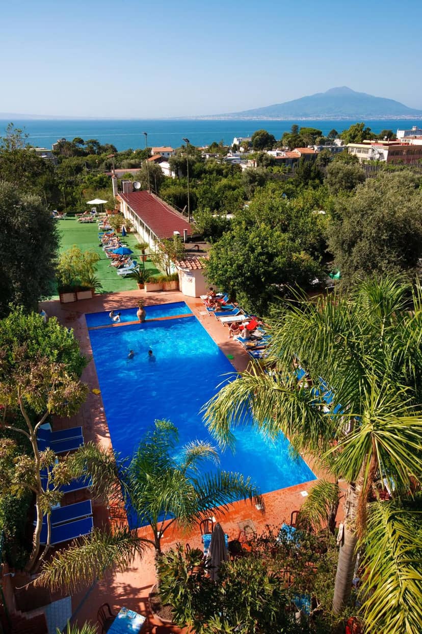 Sorrento Comfort Rooms con piscina — recepcion & lobby