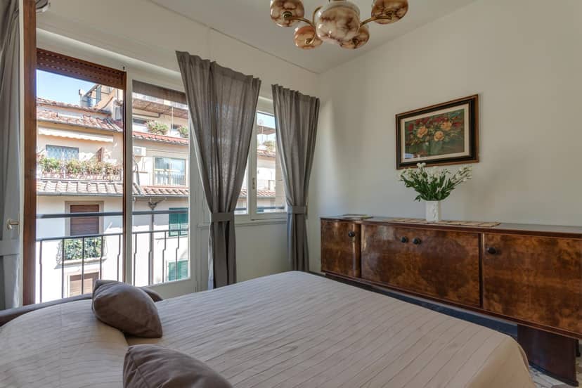 Apartments Florence - Santa Maria Balcony — bedroom