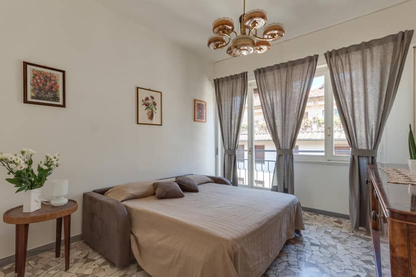 Apartments Florence - Santa Maria Balcony — bedroom