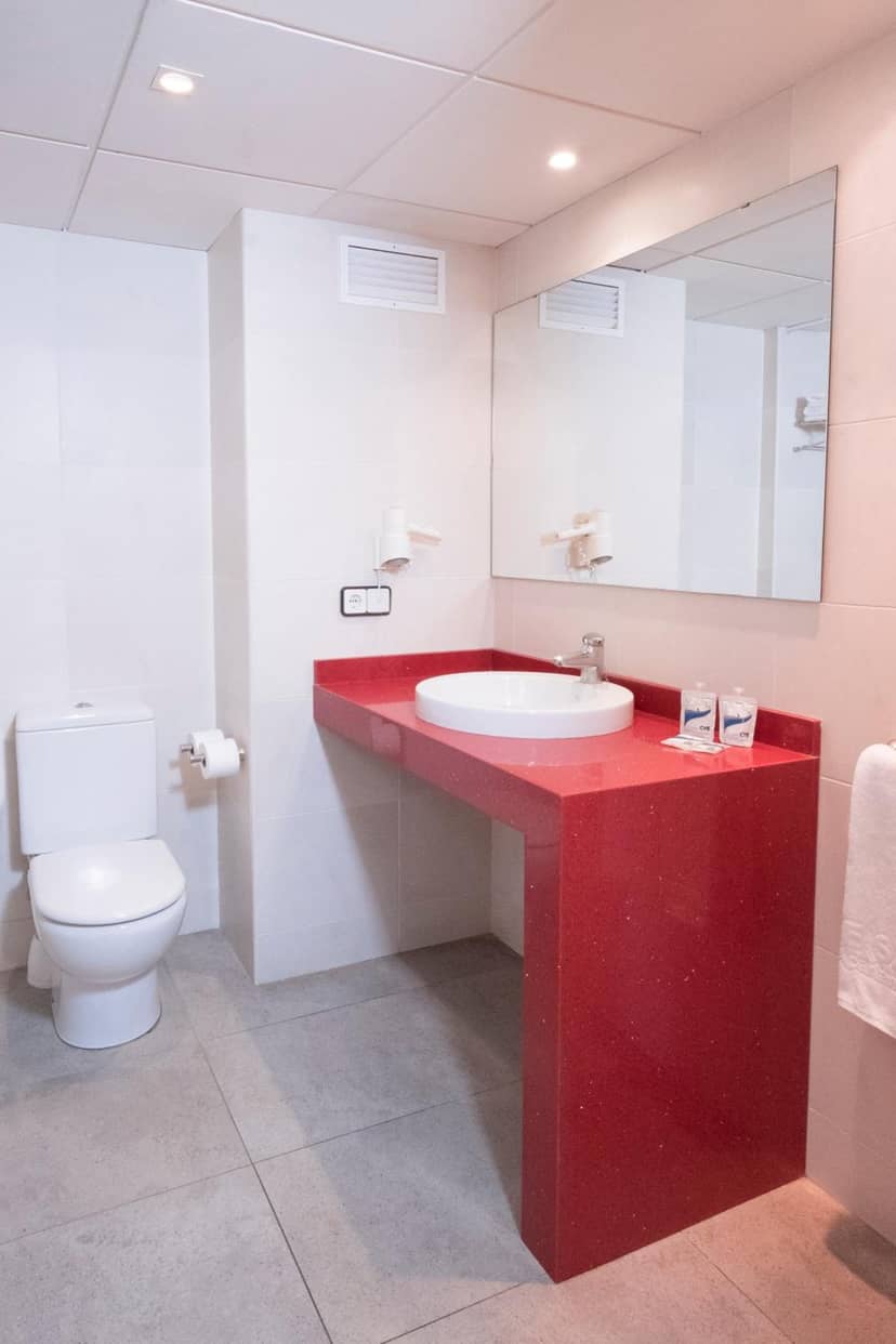 Apartaments Cye Salou — bathroom