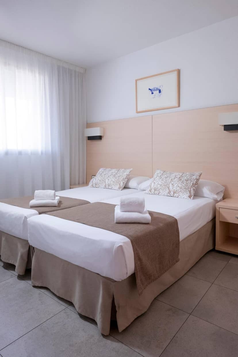 Apartaments Cye Salou — hotel room