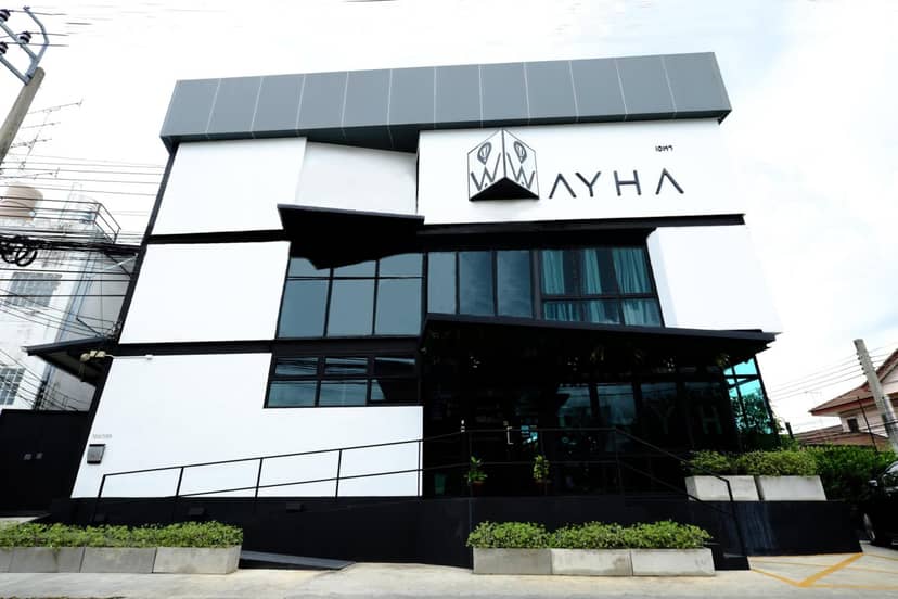 Wayha Hostel Don Mueang Airport — building