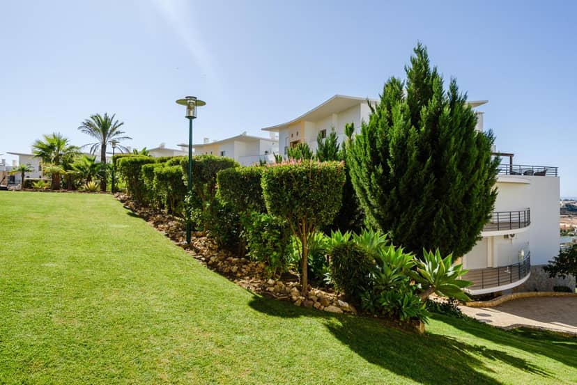 BnB Homes Ocean view Apartment with huge sunny Terrace, 2 Swimming pools & Tennis court