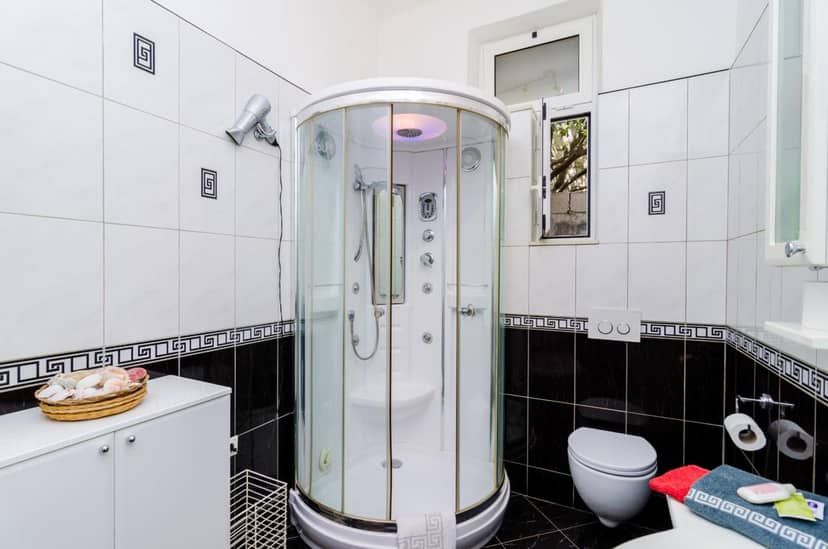 Apartment Caceris — bathroom
