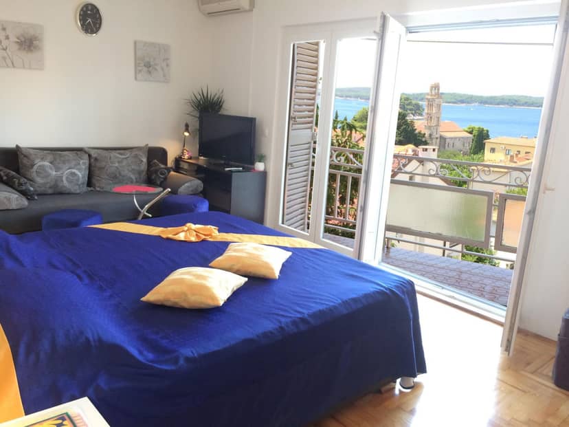 Apartment ELENA 40 m2 with beautiful wide sea views 3 stars — hotel room
