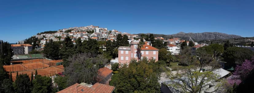 Tennis apartment Dubrovnik, FREE parking, beach — building