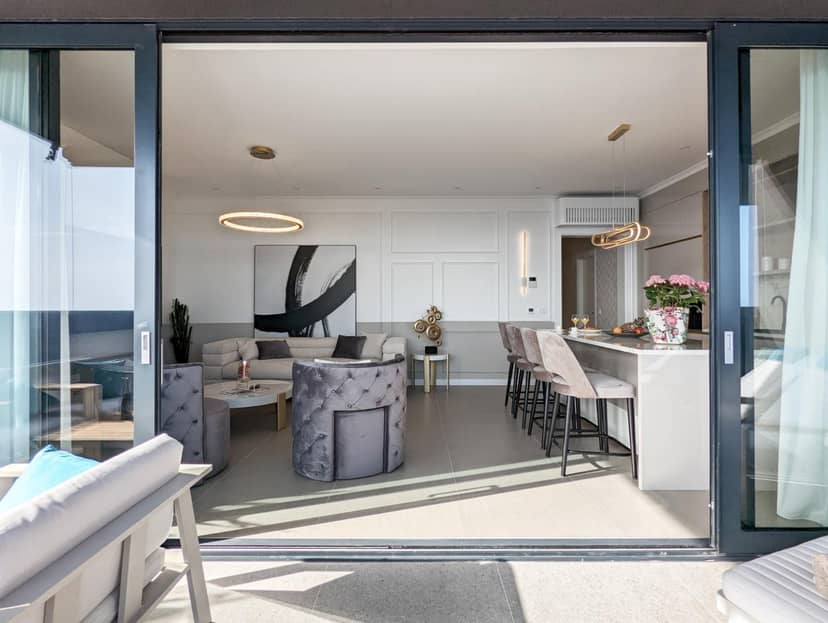 Beyond Breathtaking Modern Residence Sir. Perfect