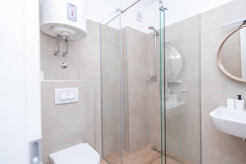 Brand new apt W balcony & perfect seaview at center — bathroom