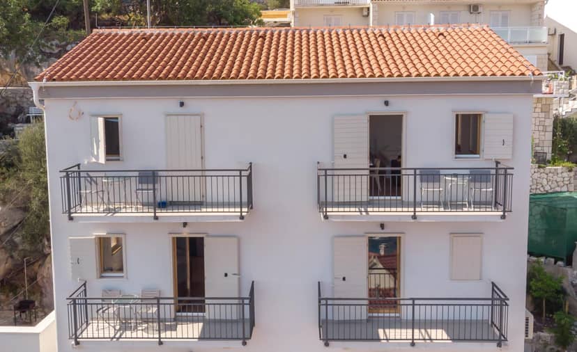 Brand new apt W balcony & perfect seaview at center