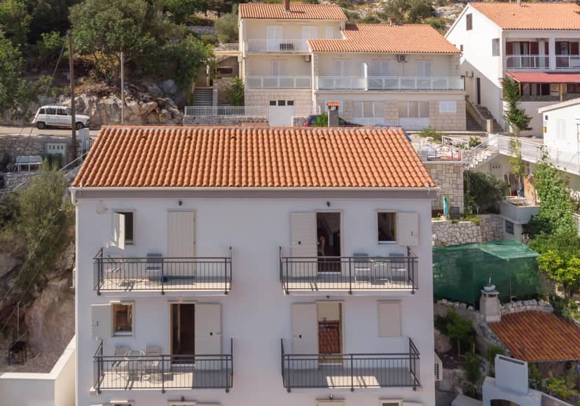 Brand new apt W balcony & perfect seaview at center — building