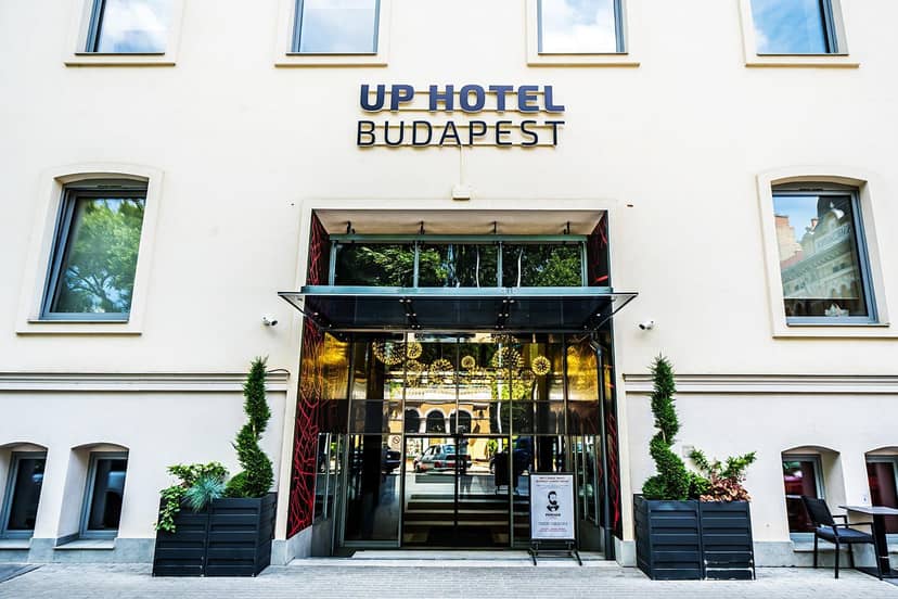 Up Hotel Budapest — building