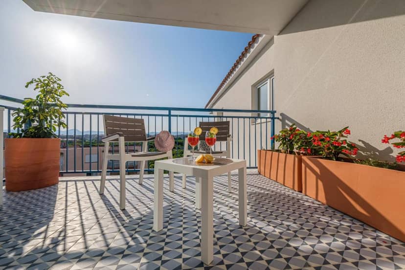 Áncora Salou La Siesta Apartments — balance & terrace