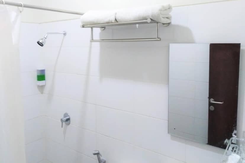 TwoSpaces Living at Residence 6 — bathroom
