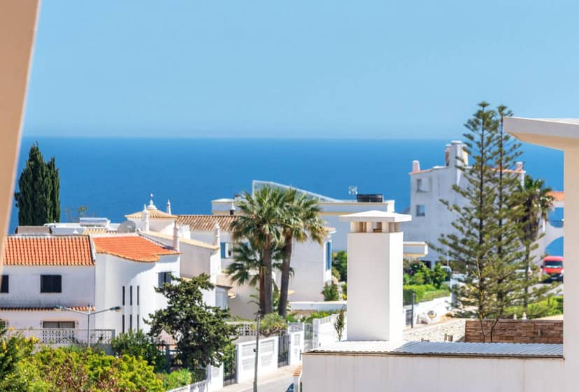 BnB Homes Ocean view Apartment with huge sunny Terrace, 2 Swimming pools & Tennis court