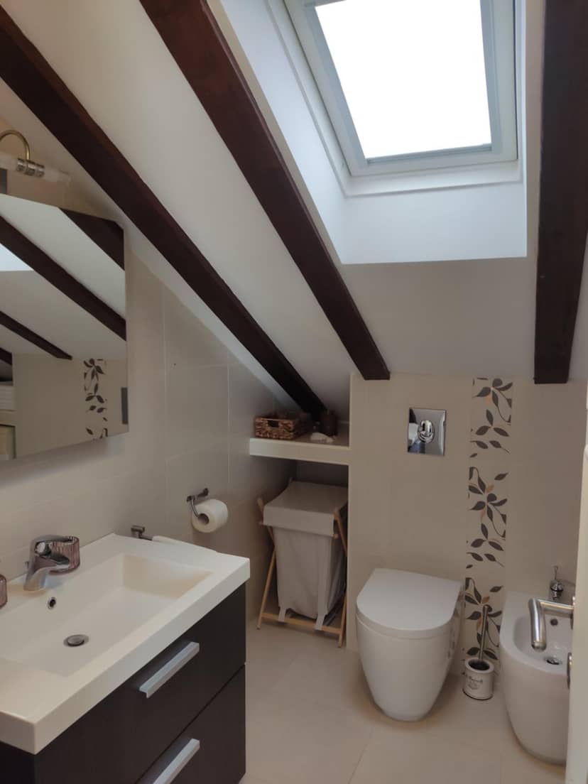 Attic Apartment Iris — bathroom
