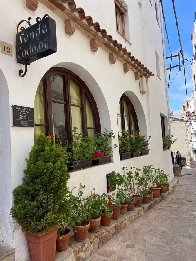 P&R hostals Codolar — building