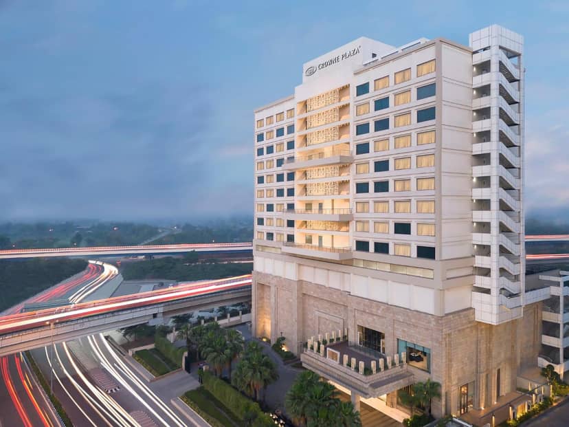Crowne Plaza New Delhi Mayur Vihar Noida by IHG — building